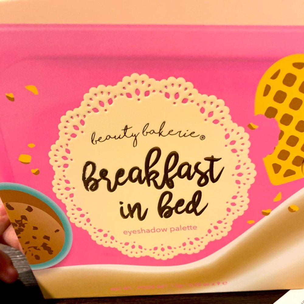 Beauty Bakerie - eyeshadow pallet
